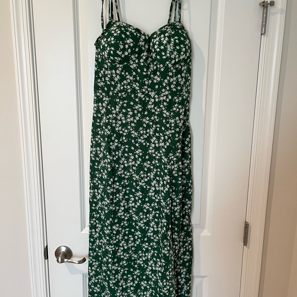 SHEIN green and white flower midi dress. Size Large. zippers on the side.